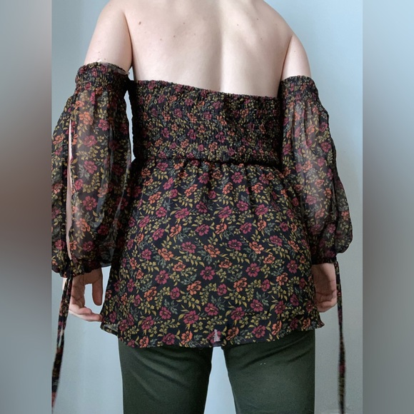 💖BOGO💖American Eagle Outfitters Black Floral Blouse - Picture 2 of 5